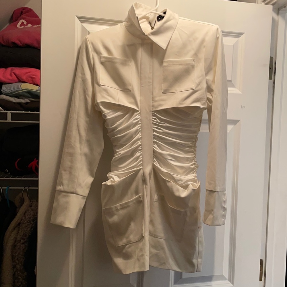 White long sleeve color dress